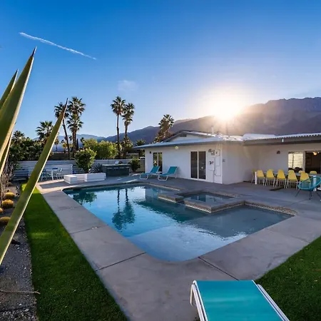 Villa Mosaic Vibrant Palm Springs Retreat